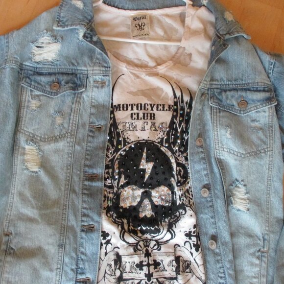 New The Buckle Daytrip Denim Jacket & Vocal Graphic Top L/XL - Picture 2 of 15